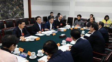 江苏代表团审查计划、预算报告和草案