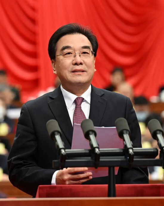 中共江苏省委书记信长星发表讲话。